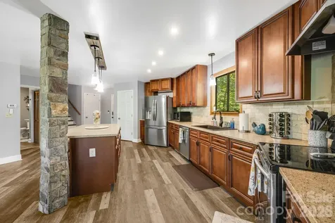 169 Viking Trail Hendersonville NC 28739
