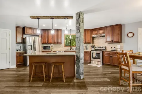 169 Viking Trail Hendersonville NC 28739