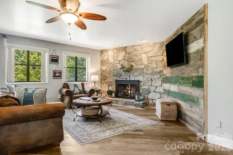 169 Viking Trail Hendersonville NC 28739