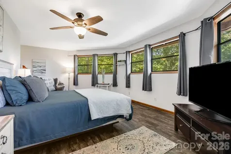 169 Viking Trail Hendersonville NC 28739