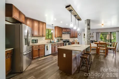 169 Viking Trail Hendersonville NC 28739