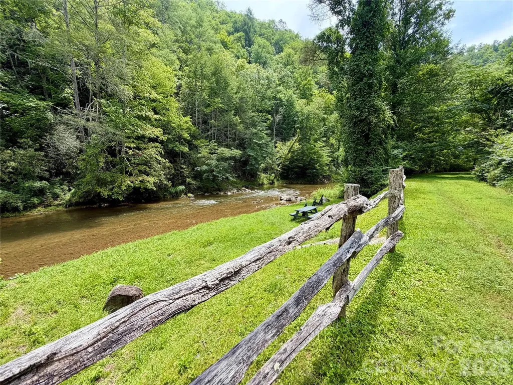 1156 Bear River Lodge Trail Marshall NC 28753