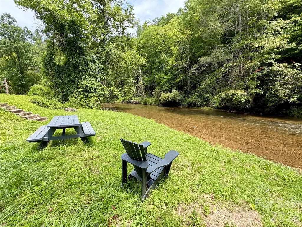 1156 Bear River Lodge Trail Marshall NC 28753