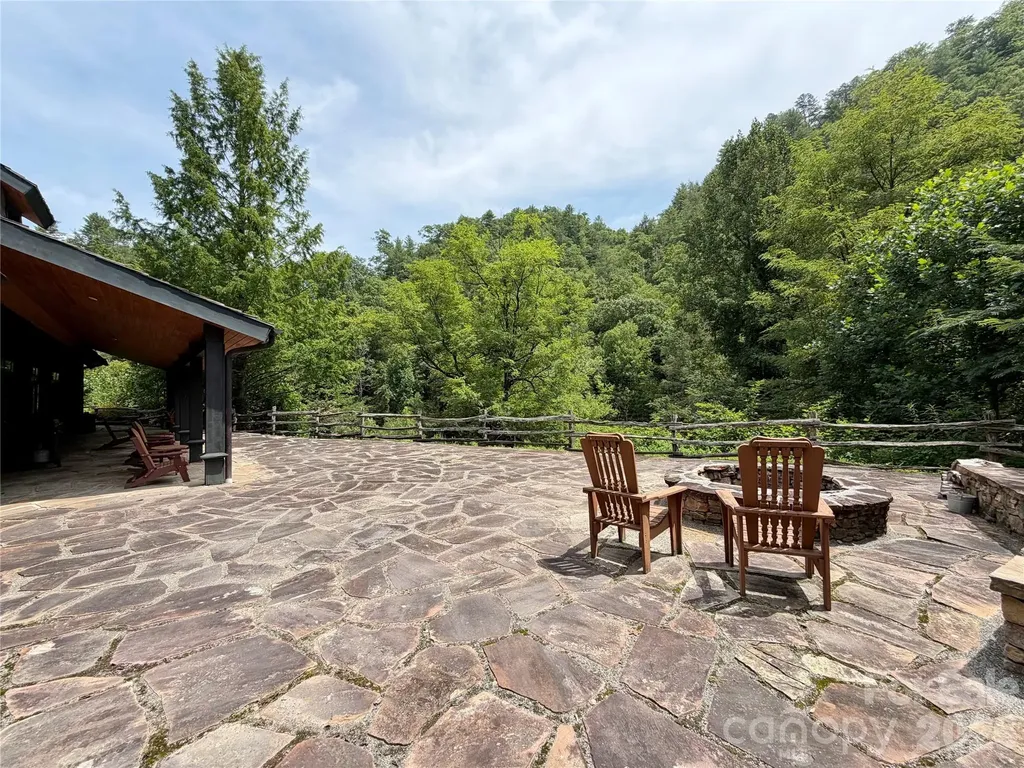 1156 Bear River Lodge Trail Marshall NC 28753