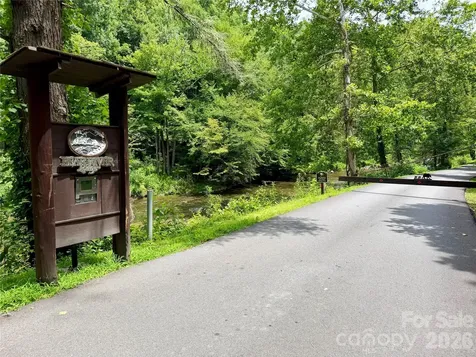 1156 Bear River Lodge Trail Marshall NC 28753