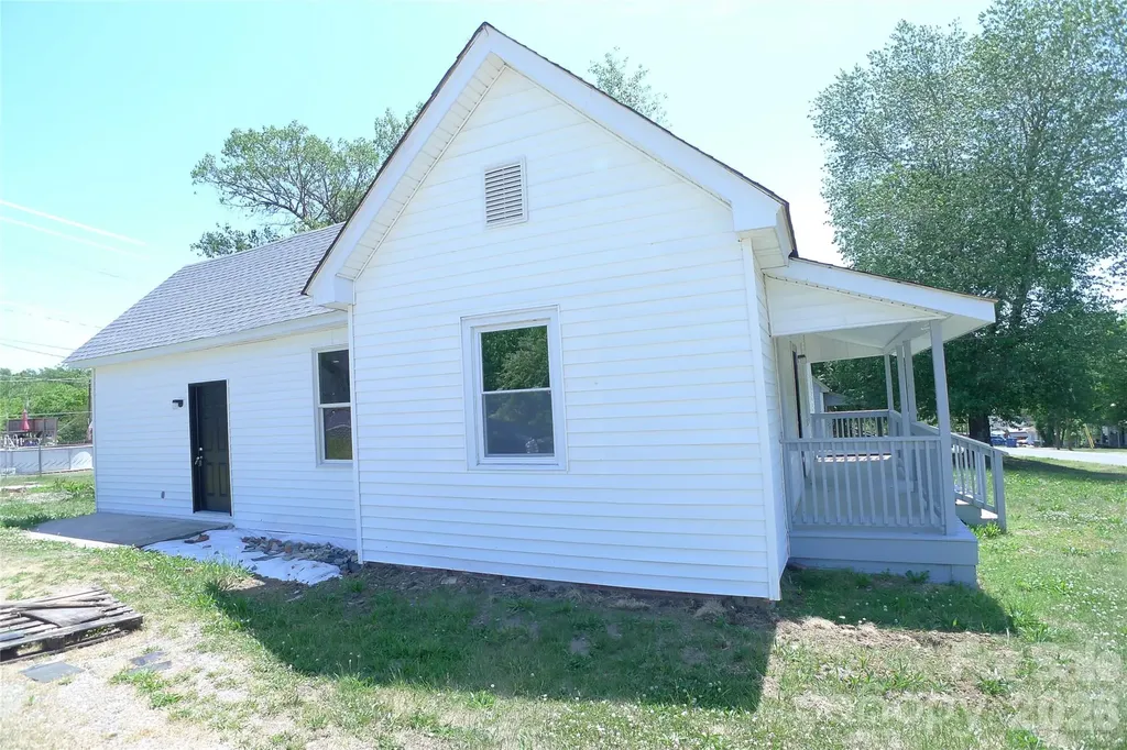 221 Duke Street Cooleemee NC 27014