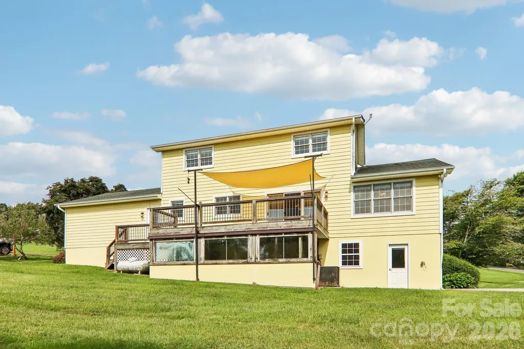 20 Amber Drive Horse Shoe NC 28742
