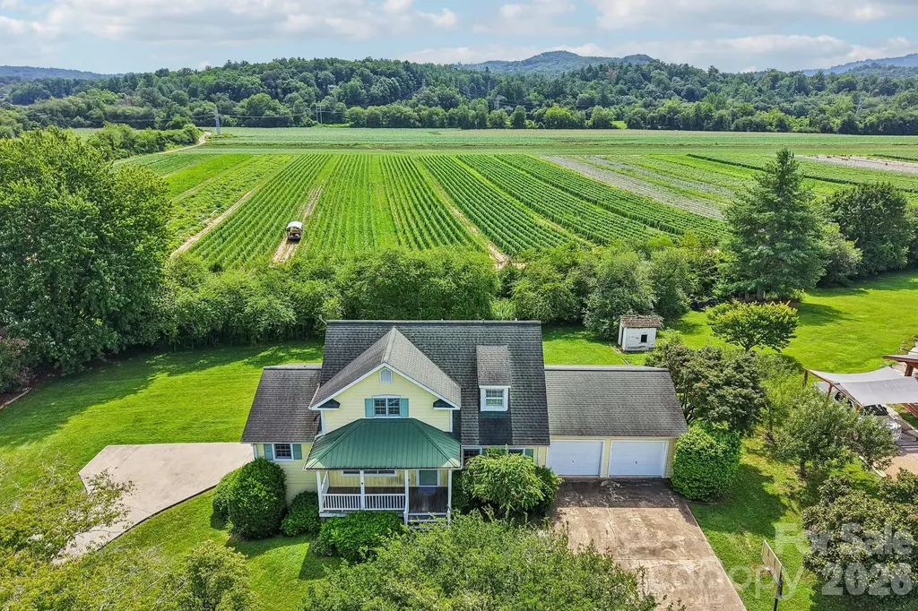 20 Amber Drive Horse Shoe NC 28742