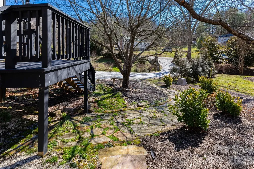 5 Northlake Drive Weaverville NC 28787