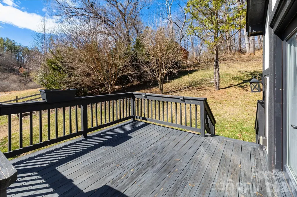 5 Northlake Drive Weaverville NC 28787