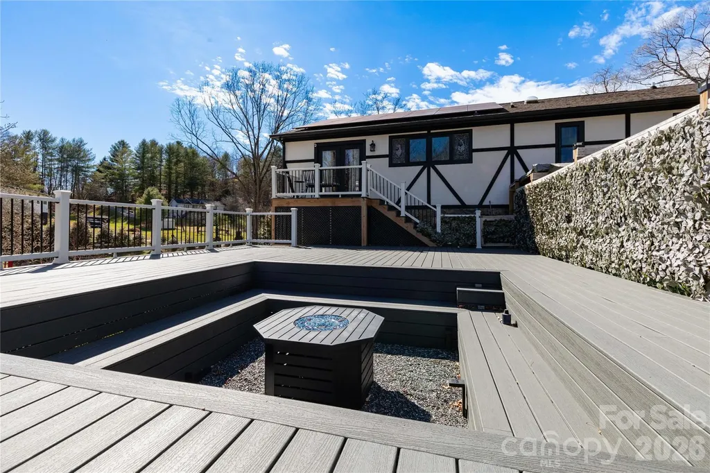 5 Northlake Drive Weaverville NC 28787