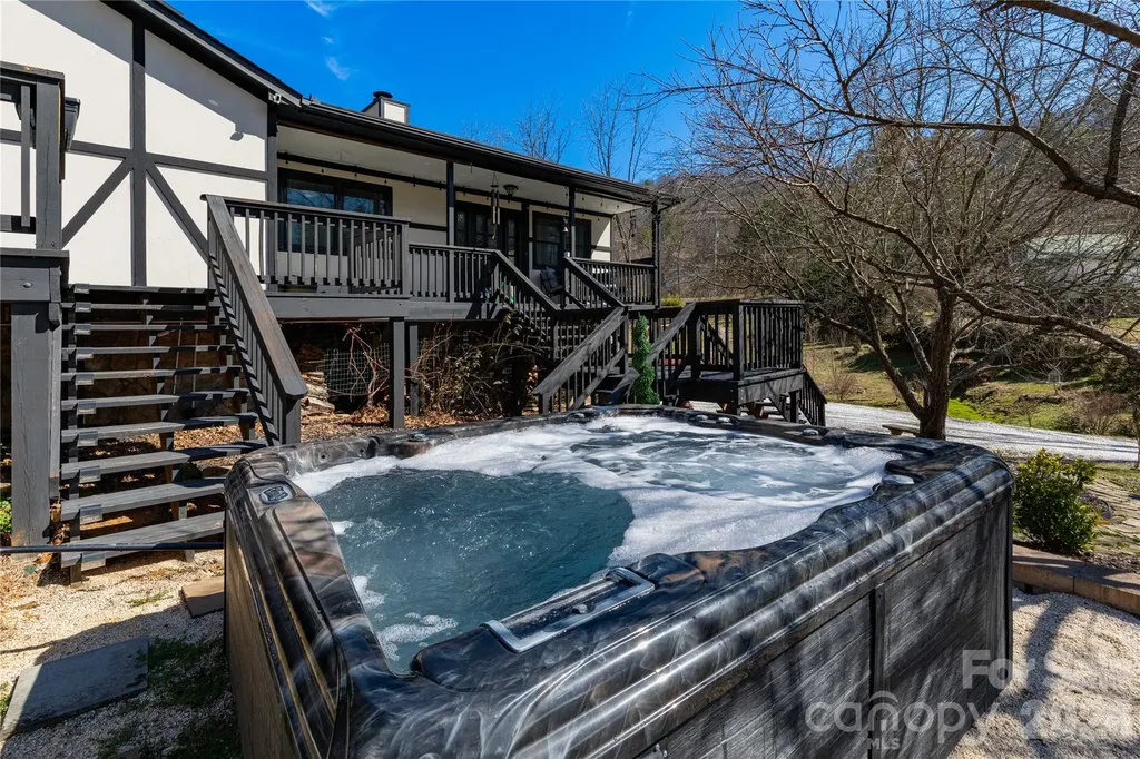 5 Northlake Drive Weaverville NC 28787