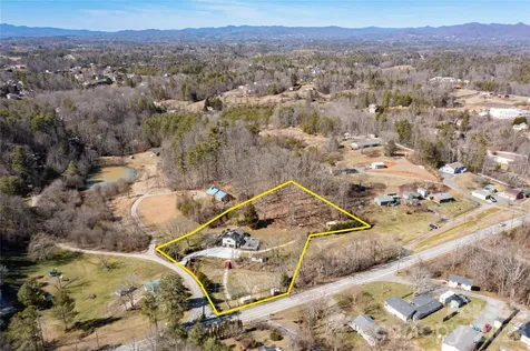 5 Northlake Drive Weaverville NC 28787