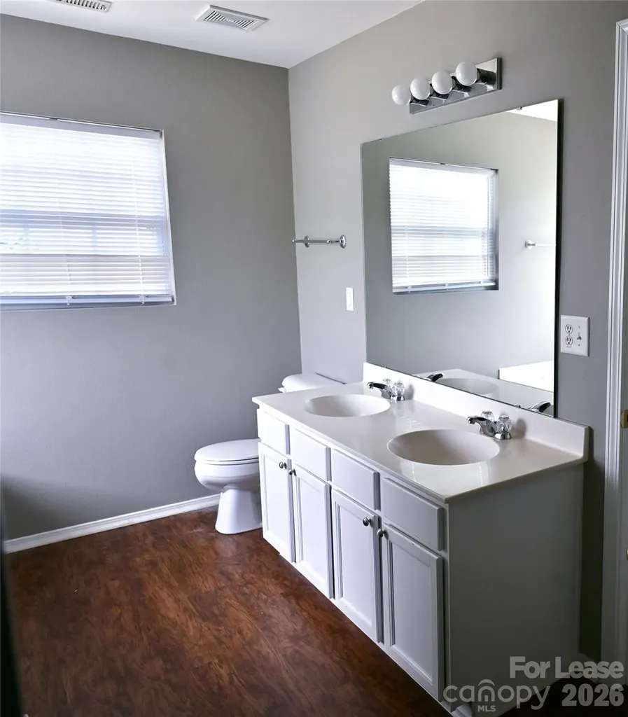 7404 Loyalist Street Charlotte NC 28216
