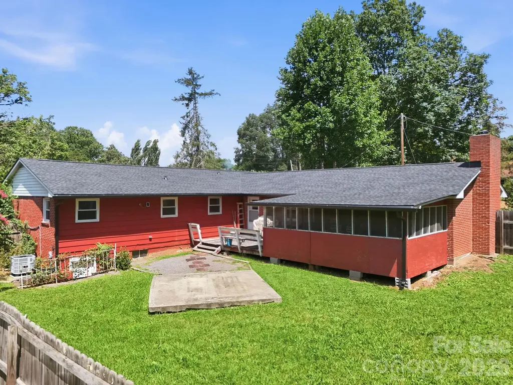376 School Road E Asheville NC 28803