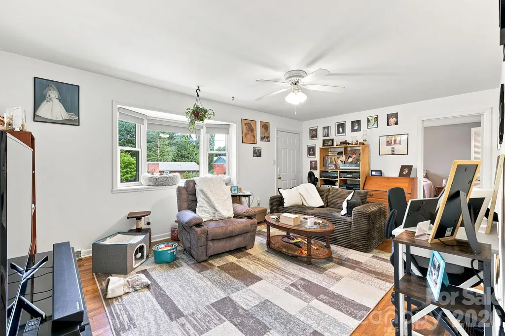 376 School Road E Asheville NC 28803
