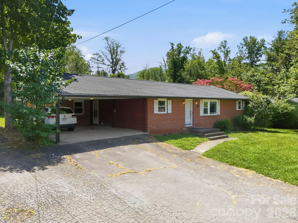 376 School Road E Asheville NC 28803