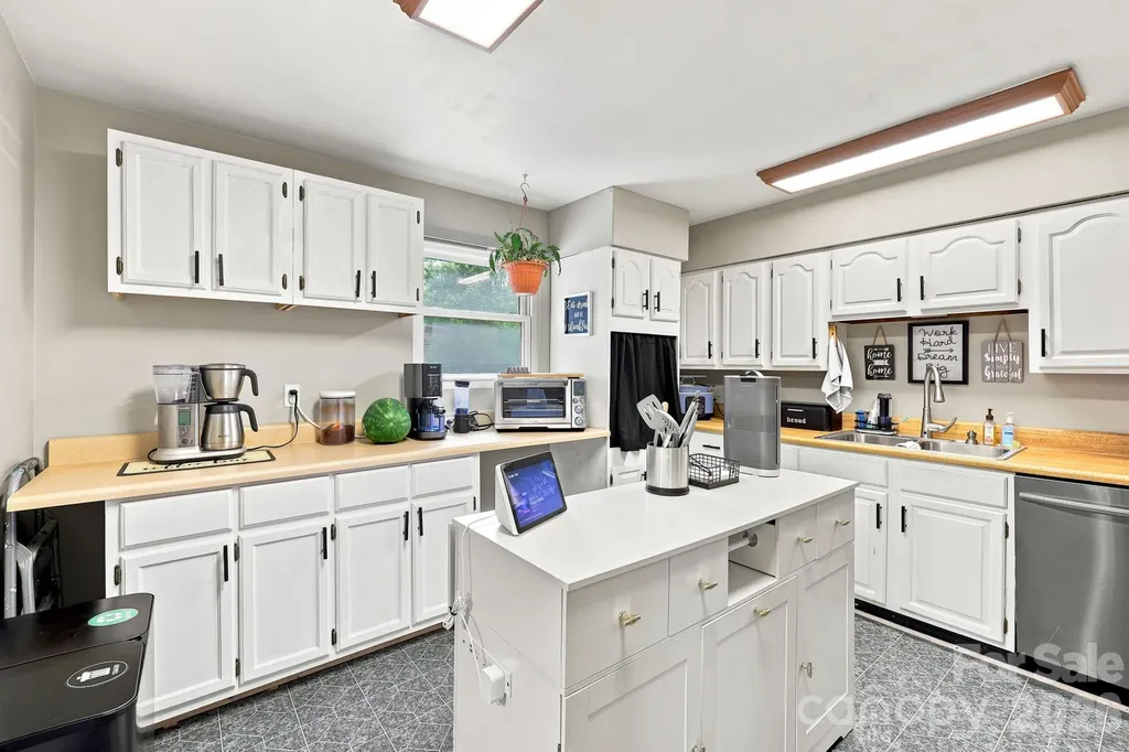 376 School Road E Asheville NC 28803