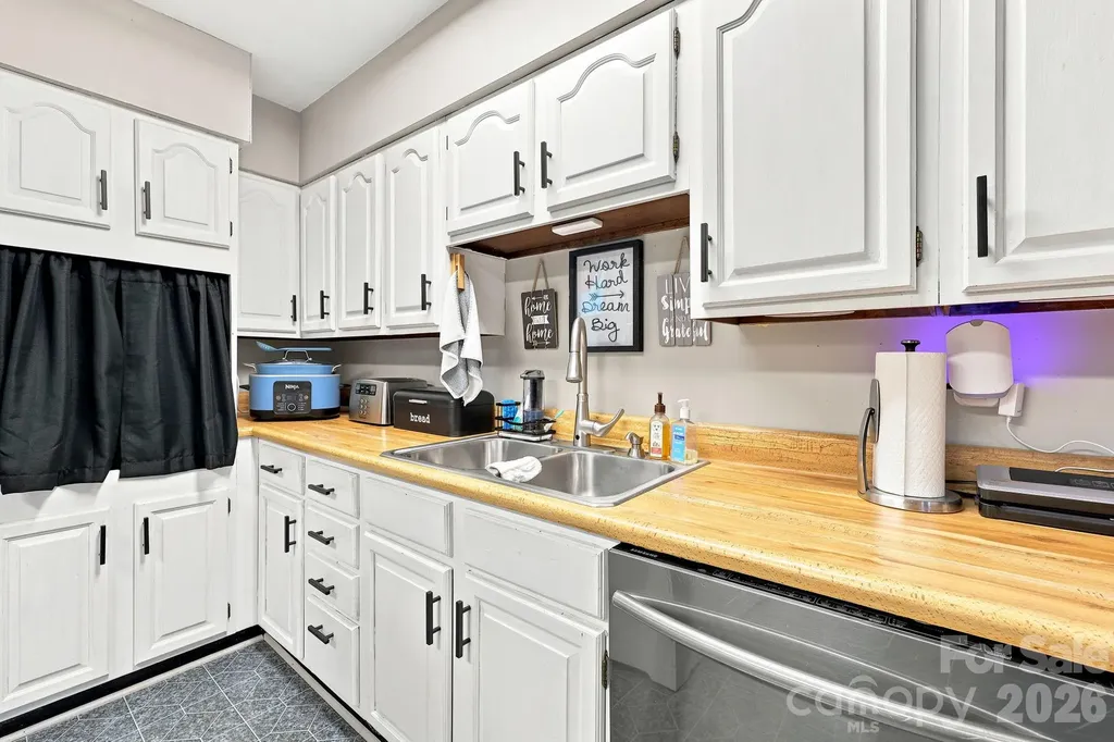 376 School Road E Asheville NC 28803