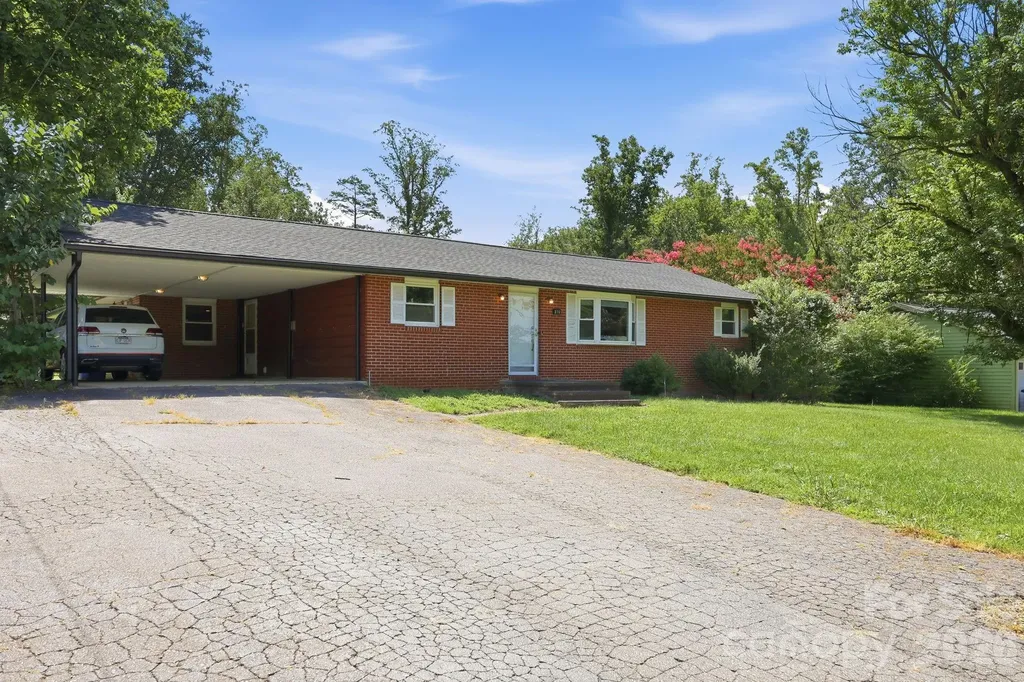 376 School Road E Asheville NC 28803