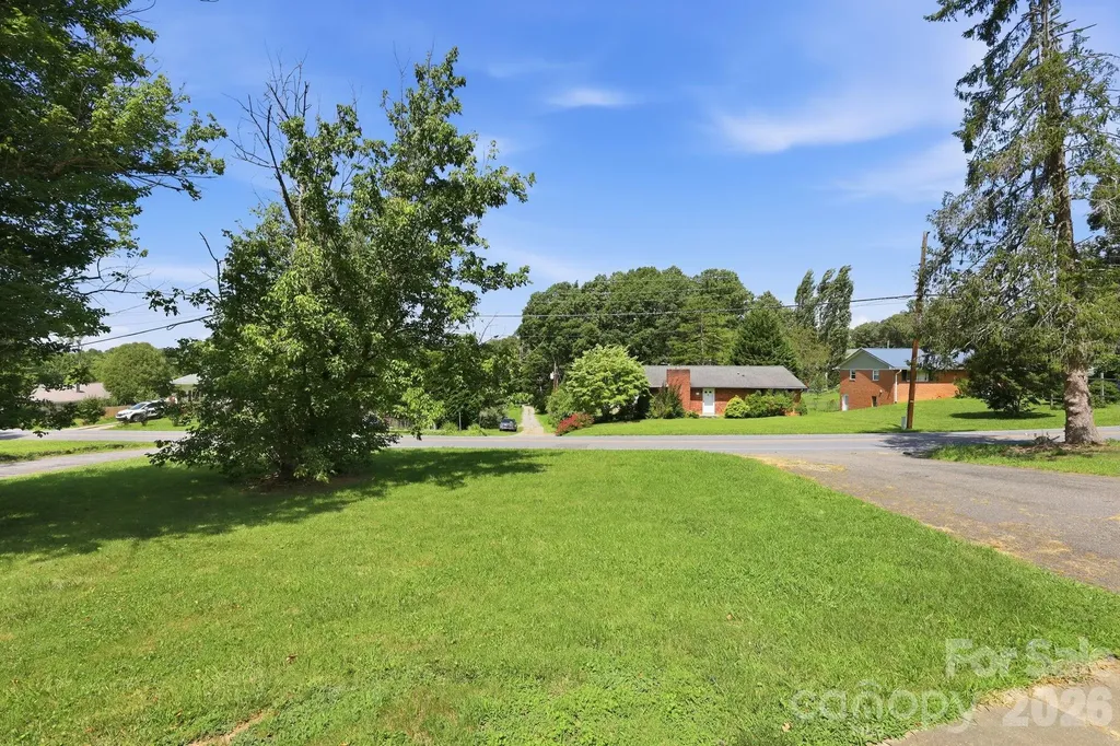 376 School Road E Asheville NC 28803