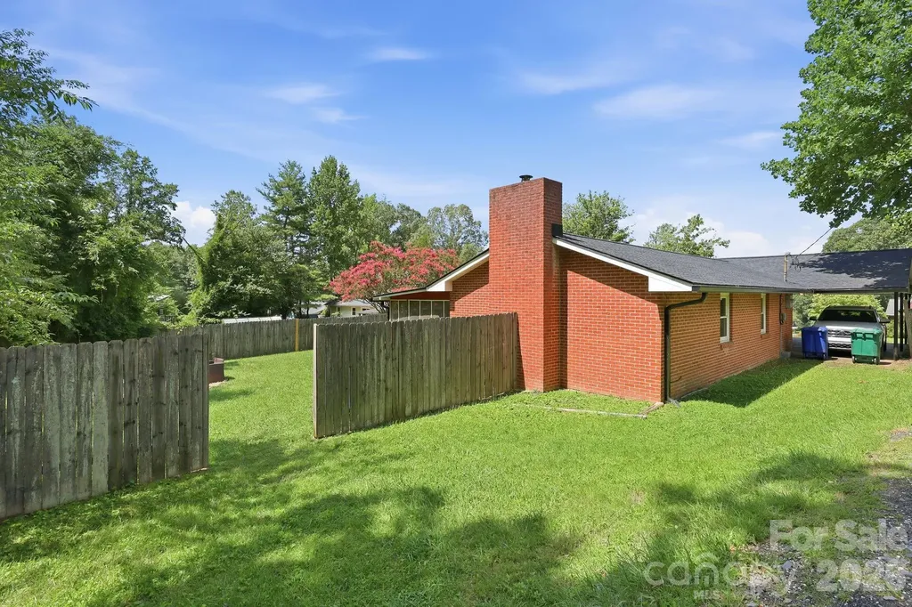376 School Road E Asheville NC 28803