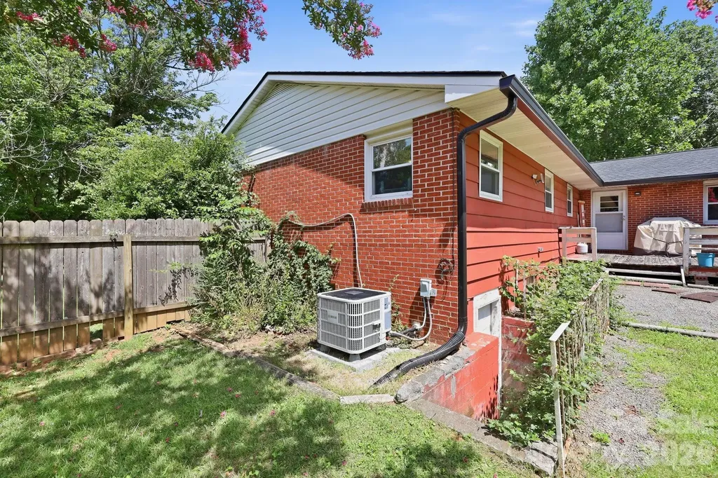 376 School Road E Asheville NC 28803