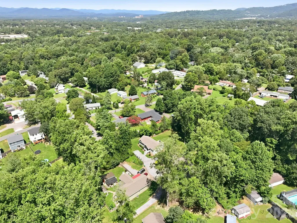 376 School Road E Asheville NC 28803