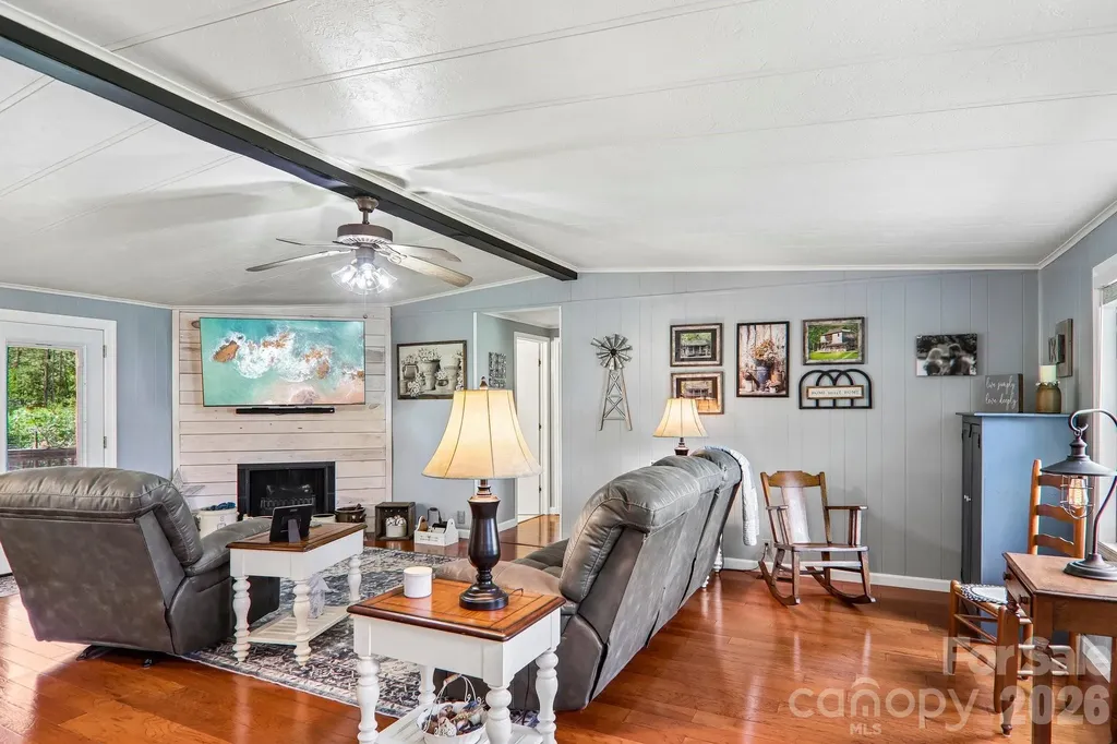 305 Meadowbrook Court Hendersonville NC 28792