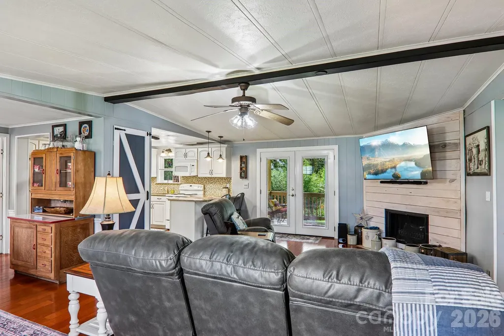 305 Meadowbrook Court Hendersonville NC 28792