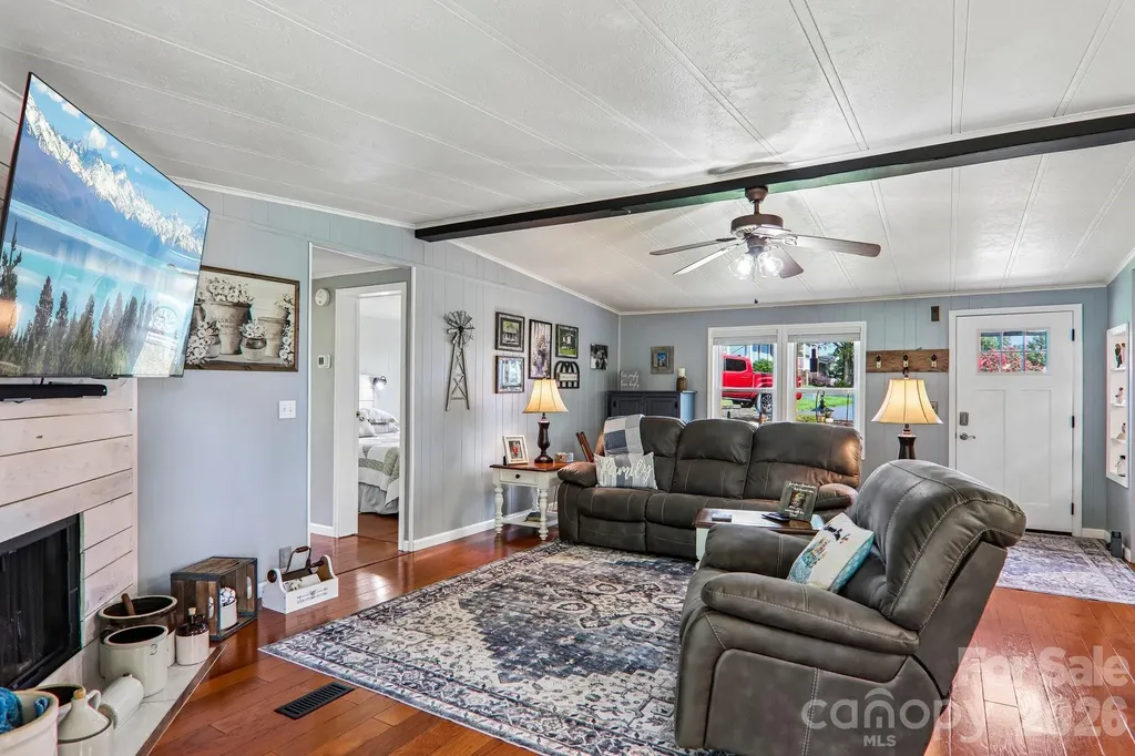 305 Meadowbrook Court Hendersonville NC 28792