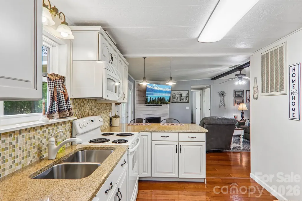 305 Meadowbrook Court Hendersonville NC 28792