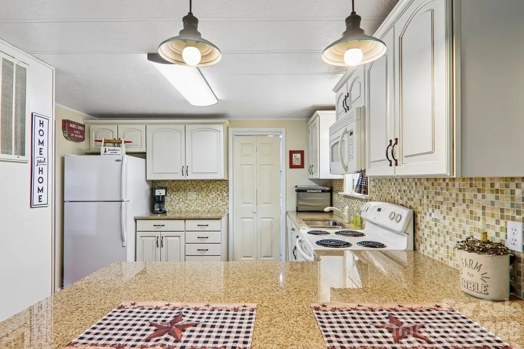 305 Meadowbrook Court Hendersonville NC 28792