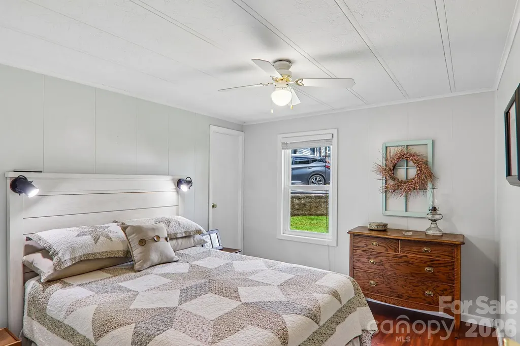 305 Meadowbrook Court Hendersonville NC 28792