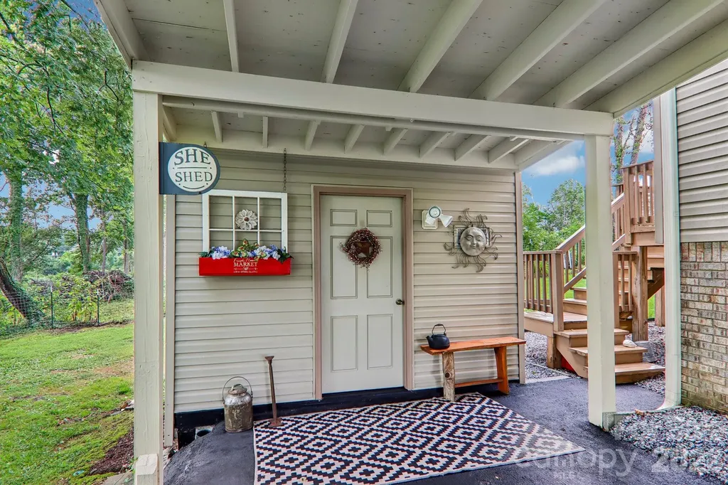 305 Meadowbrook Court Hendersonville NC 28792