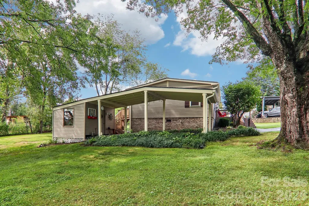 305 Meadowbrook Court Hendersonville NC 28792