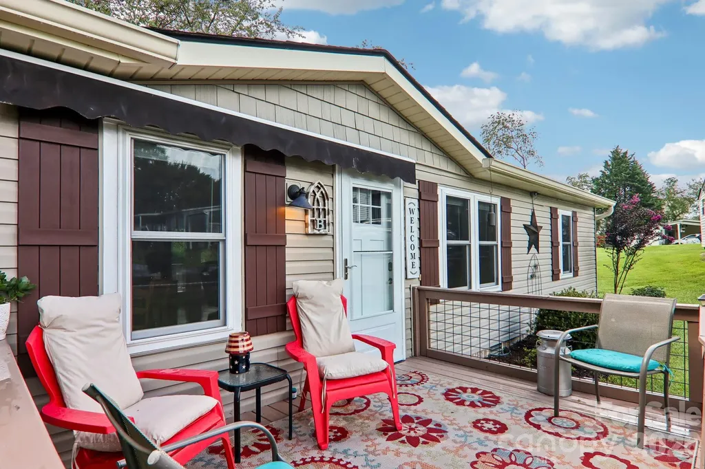 305 Meadowbrook Court Hendersonville NC 28792