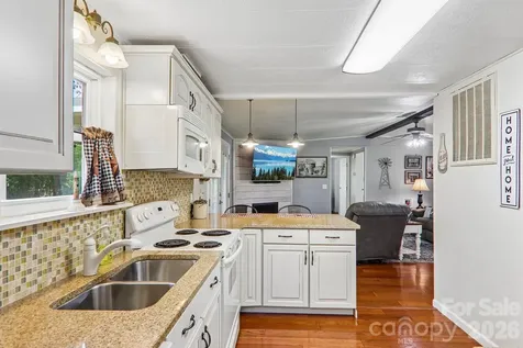 305 Meadowbrook Court Hendersonville NC 28792