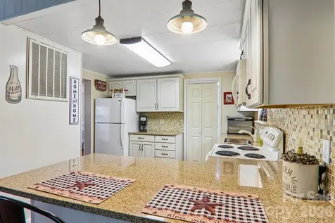 305 Meadowbrook Court Hendersonville NC 28792