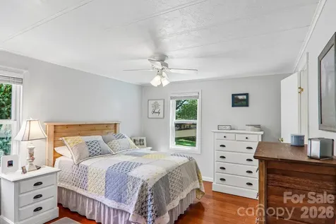 305 Meadowbrook Court Hendersonville NC 28792