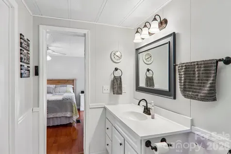 305 Meadowbrook Court Hendersonville NC 28792