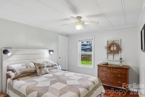 305 Meadowbrook Court Hendersonville NC 28792