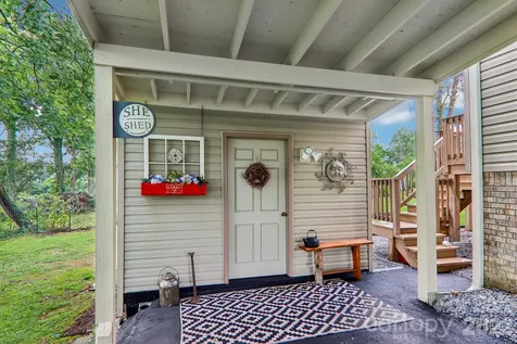 305 Meadowbrook Court Hendersonville NC 28792