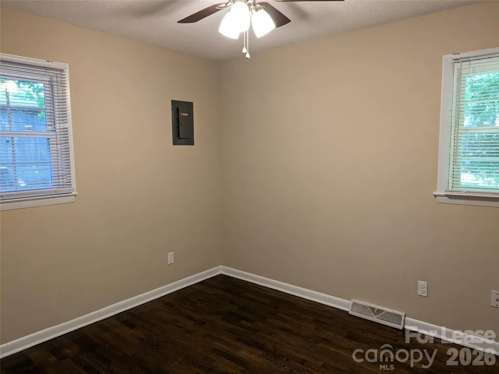 362 Cabarrus Avenue Mooresville NC 28115