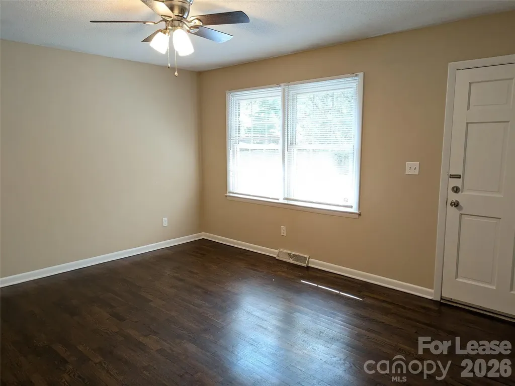 362 Cabarrus Avenue Mooresville NC 28115