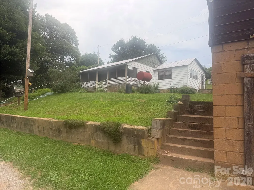1920 Thickety Road Clyde NC 28721