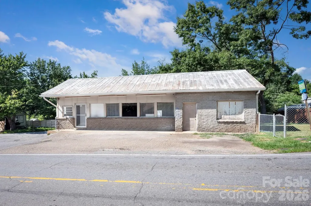 475 Deaverview Road Asheville NC 28806
