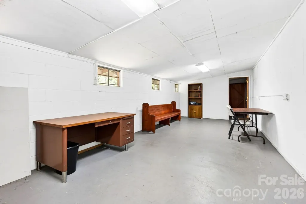 475 Deaverview Road Asheville NC 28806
