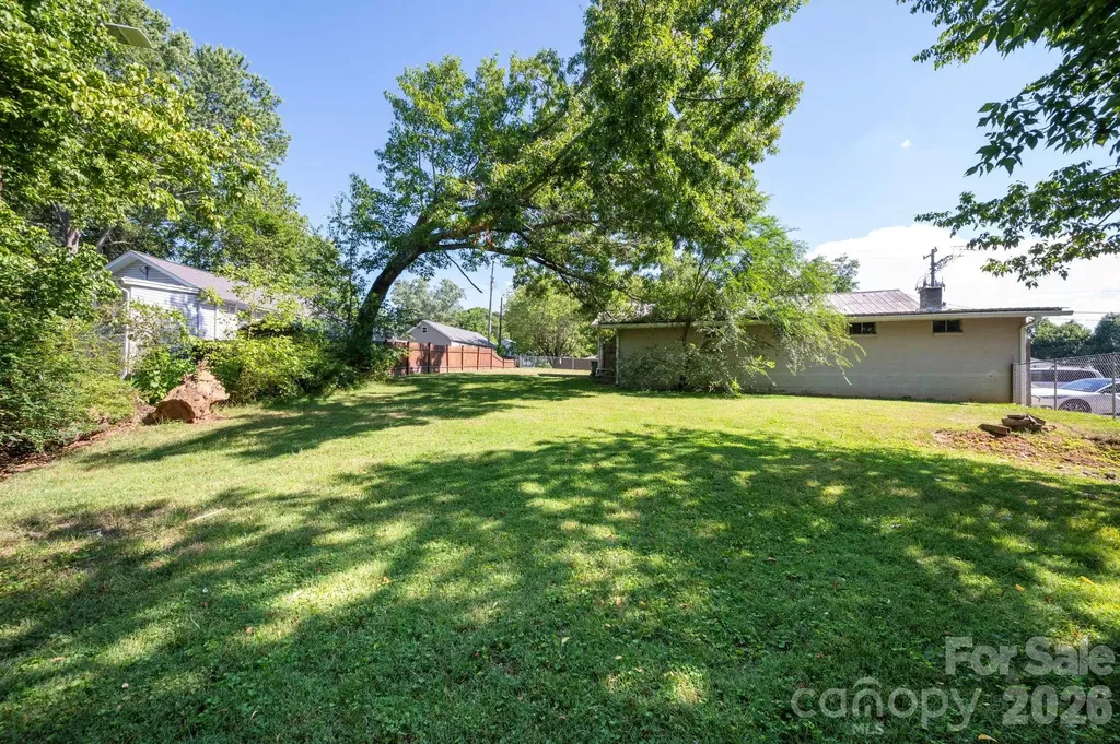 475 Deaverview Road Asheville NC 28806