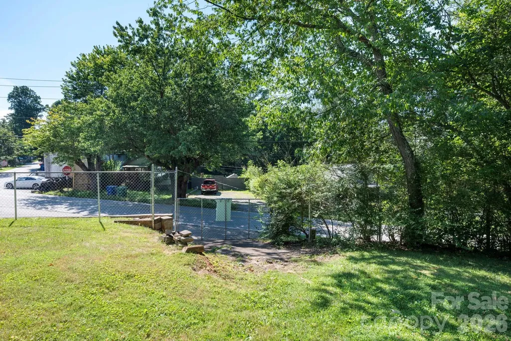475 Deaverview Road Asheville NC 28806